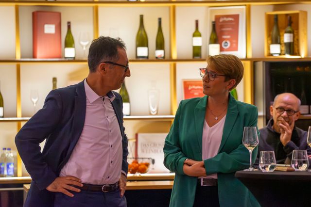 Politische Weinprobe mit Cem Özdemir und Esslinger Unternehmen